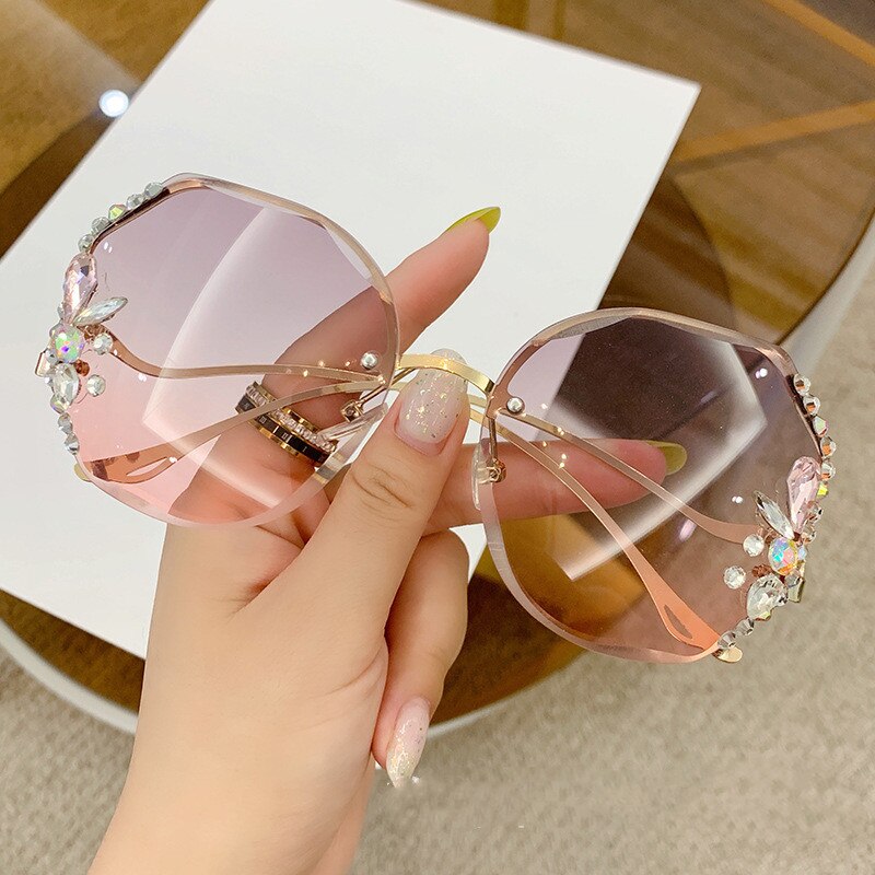 Occhiali da sole con diamanti di alta qualità Donna UV400 Occhiali da sole con lenti sfumate con strass Designer Occhiali da sole vintage Oculos Gafas con scatola