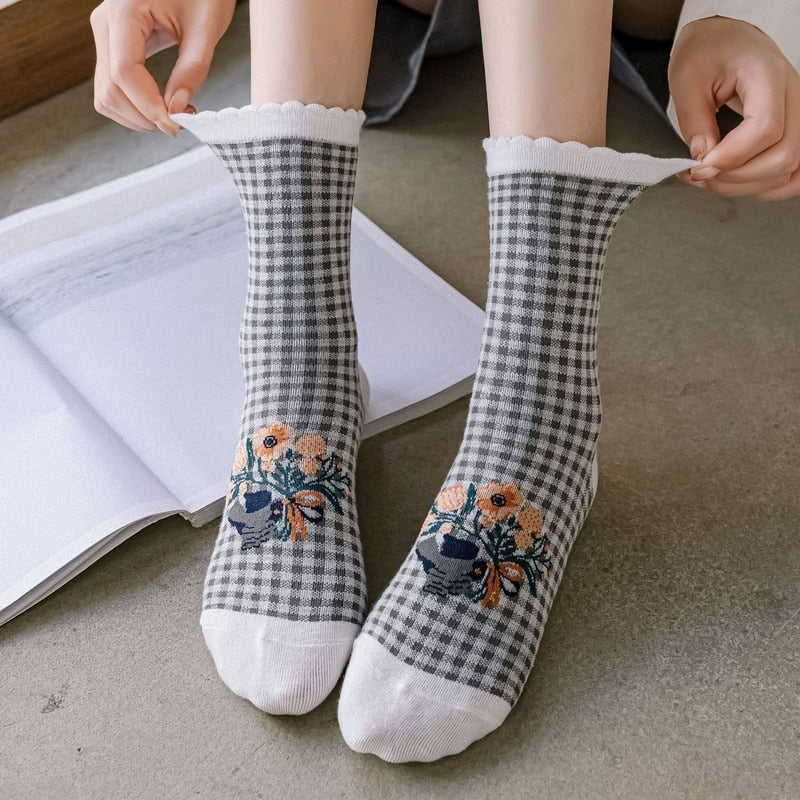 Prodotti Sweet Girls Lacework Ruffle Socks Flower Harajuku Retro Streetwear Woman Socks Coreano Fashion Vintage Long Socks Regali di Natale