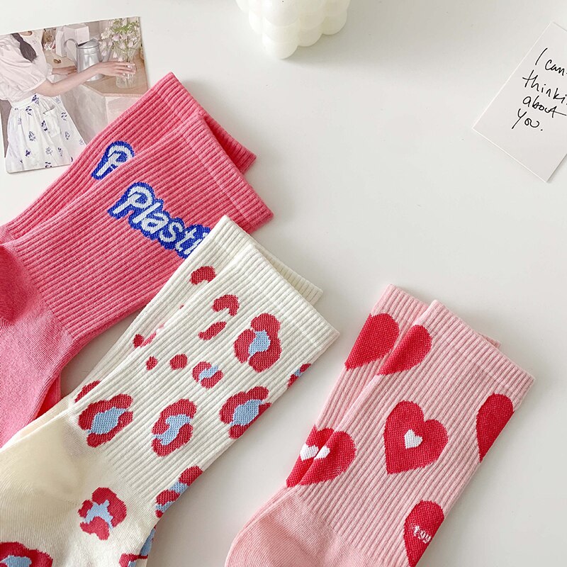 Prodotti New Heart Strawberry Sweet Love Girl Calzini Calzini a tubo medio da donna Calzini casual in cotone rosa con frutta adorabile