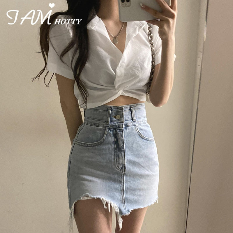 Camicia da donna con colletto rovesciato solido bianco stile coreano Camicia da donna con bottoni a torsione manica corta casual basic crop top t-shirt da ufficio Iamhotty