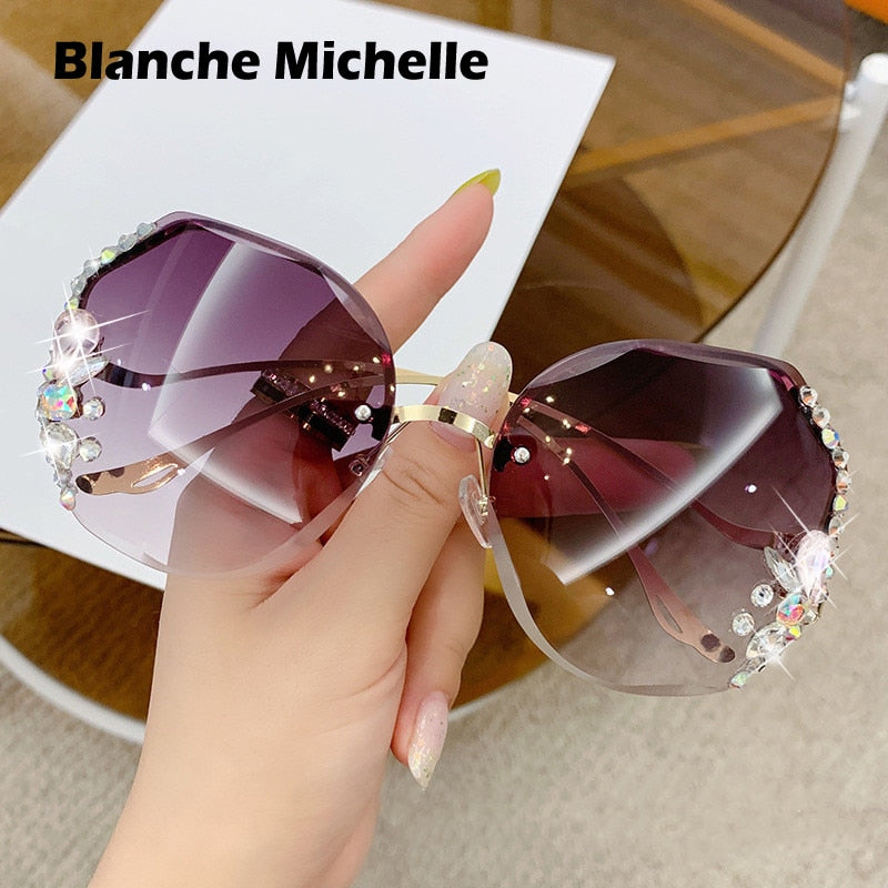 Occhiali da sole con diamanti di alta qualità Donna UV400 Occhiali da sole con lenti sfumate con strass Designer Occhiali da sole vintage Oculos Gafas con scatola